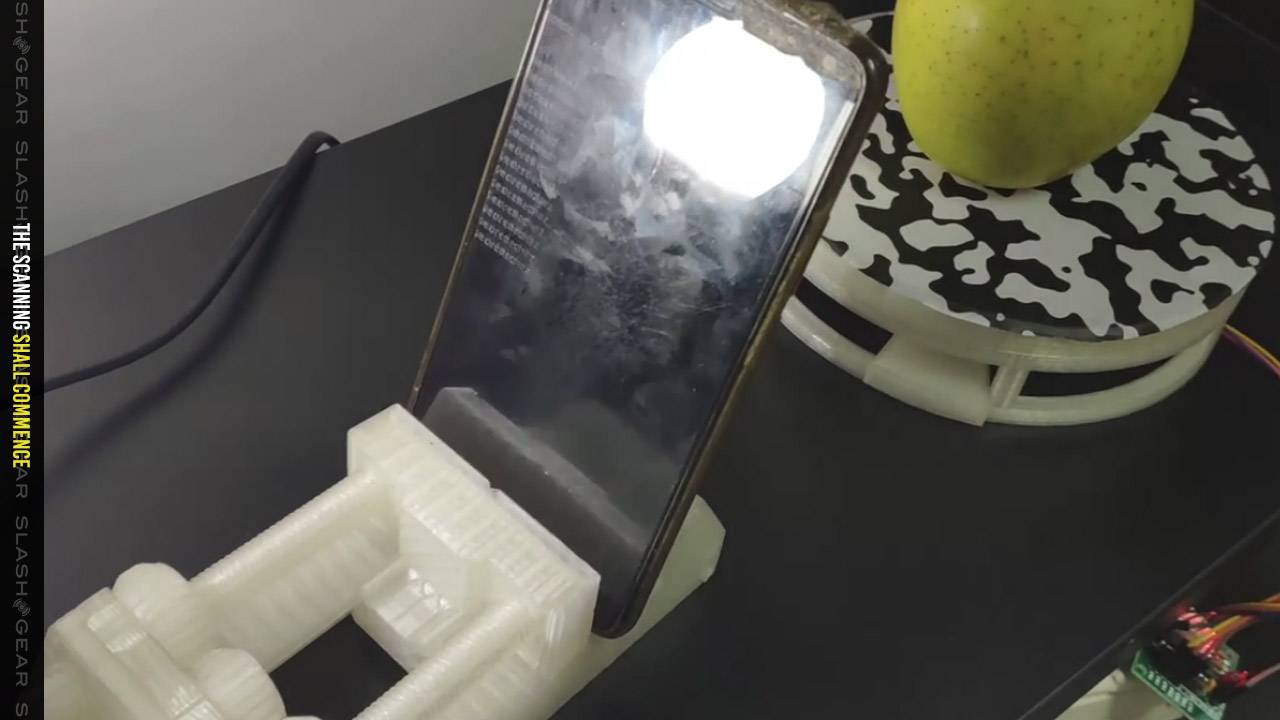 3D-Printed 3D Scanner made to work with your phone