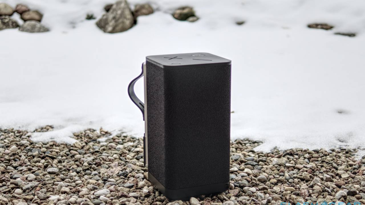 Ultimate Ears HYPERBOOM cranks the bass in a clever Bluetooth speaker