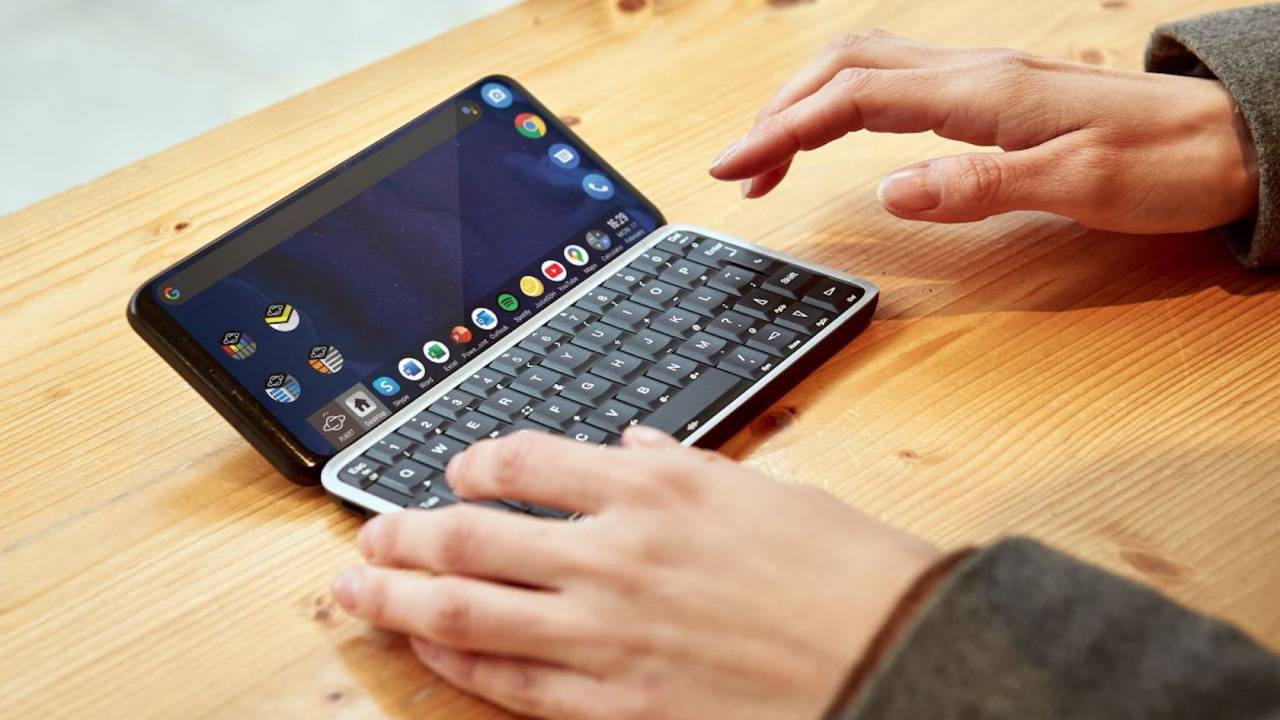 Astro Slide 5G is an Android mini-laptop phone for keyboard addicts