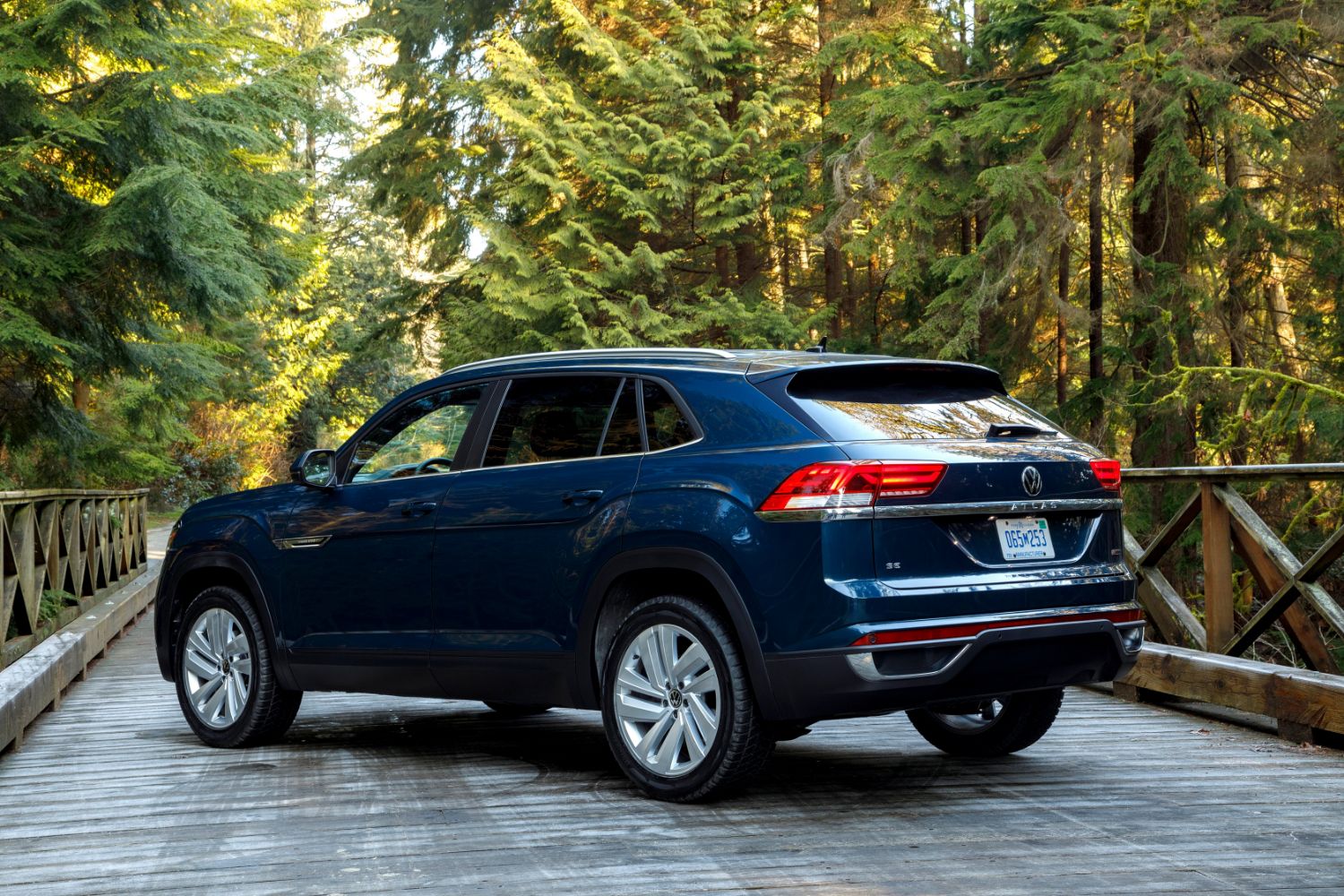 2020 Volkswagen Atlas Cross Sport Is Roomy To A Fault Slashgear