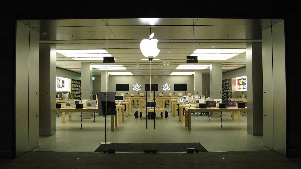 Apple store closures extended “until further notice”