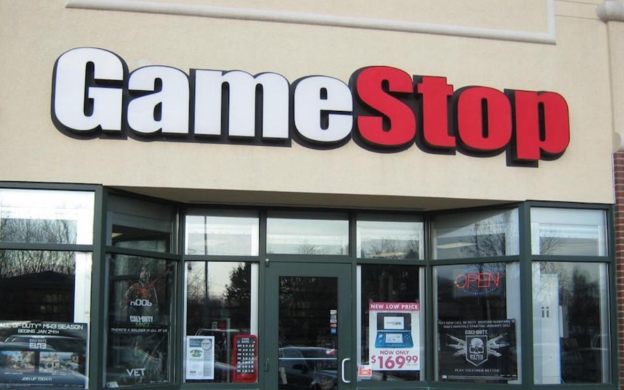 GameStop gives in, closes all US stores but still has curbside pickups