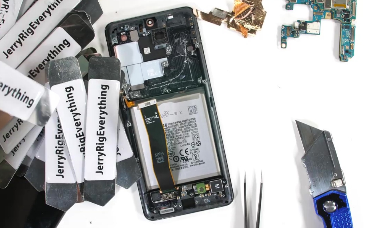 Galaxy s23 ultra аккумулятор. S23 ultra изнутри. Samsung galaxy s23 ultra. Samsung galaxy s20 plus battery replacement. Samsung s23 ultra аккумулятор.