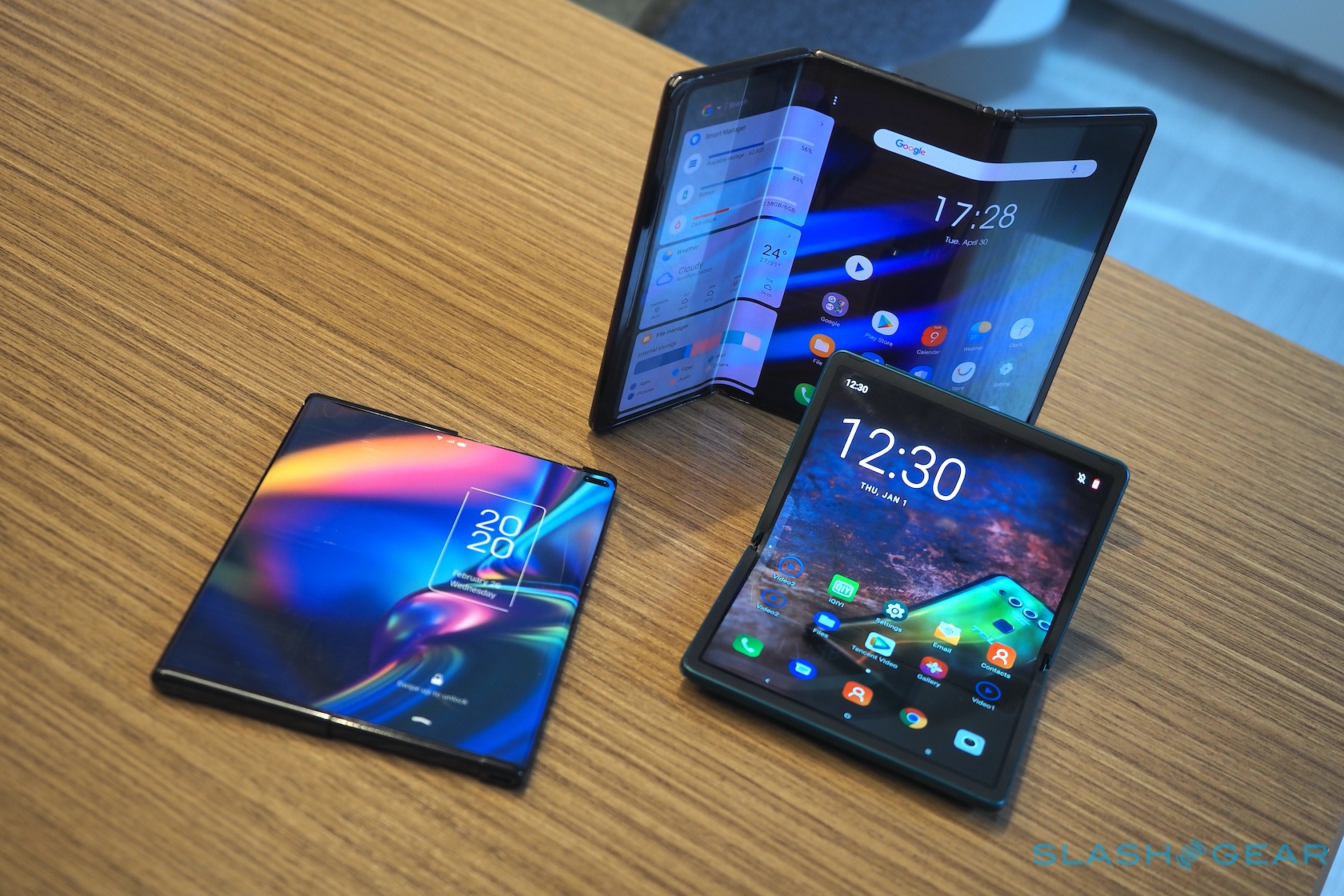 phone that folds into tablet