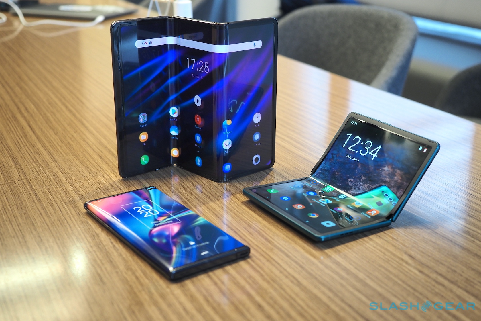 Какой самый хороший смартфон 2024 года. TCL складной смартфон. Samsung Galaxy Foldable Smart Phone. Раздвижной смартфон TCL. Самсунг 2 экрана 2022.