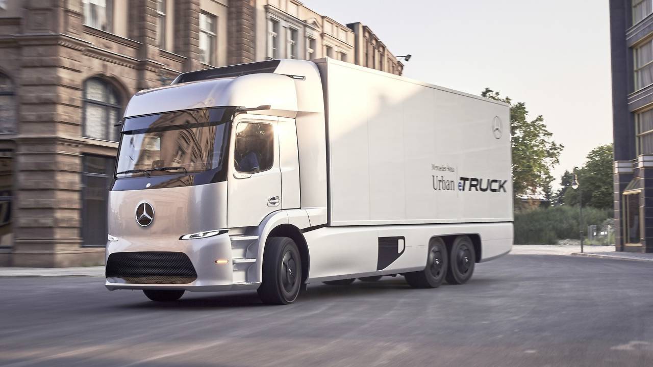 Daimler and Volvo team on hydrogen trucks – and the stakes are high