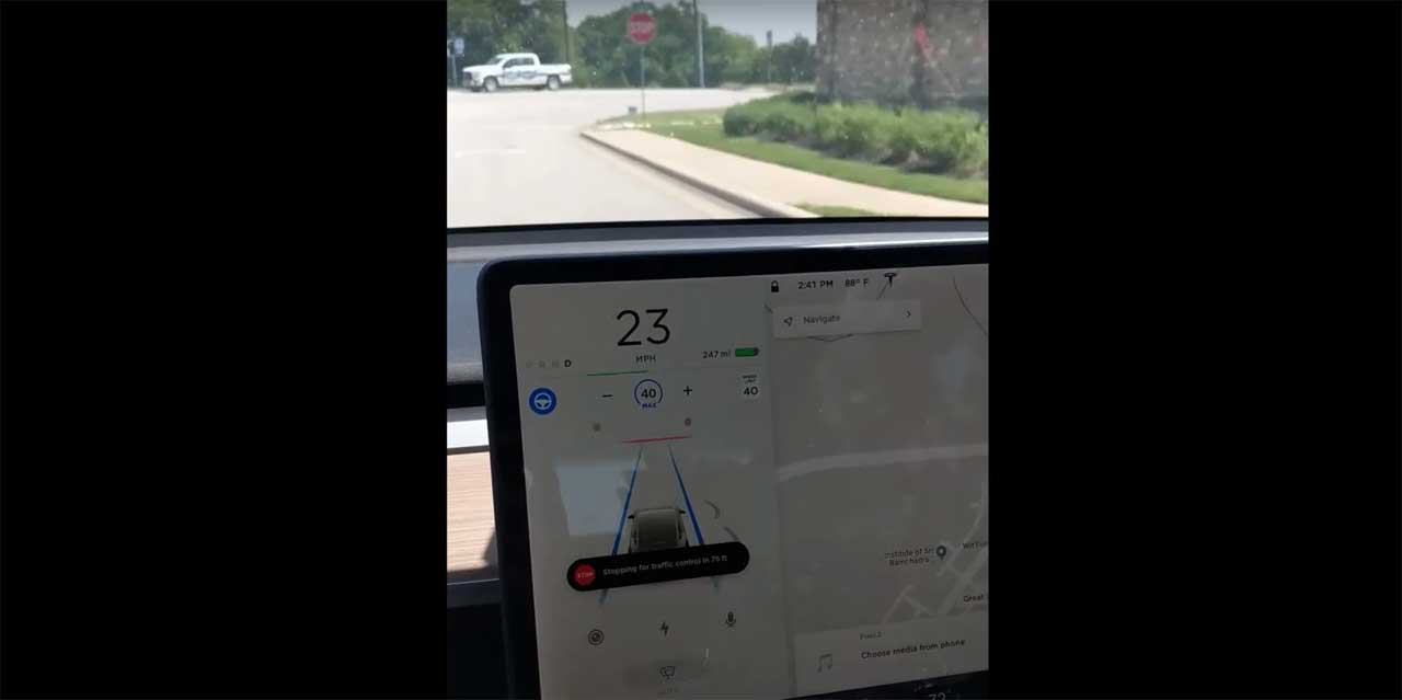 Tesla begins rolling out Traffic Light and Stop Sign Control feature