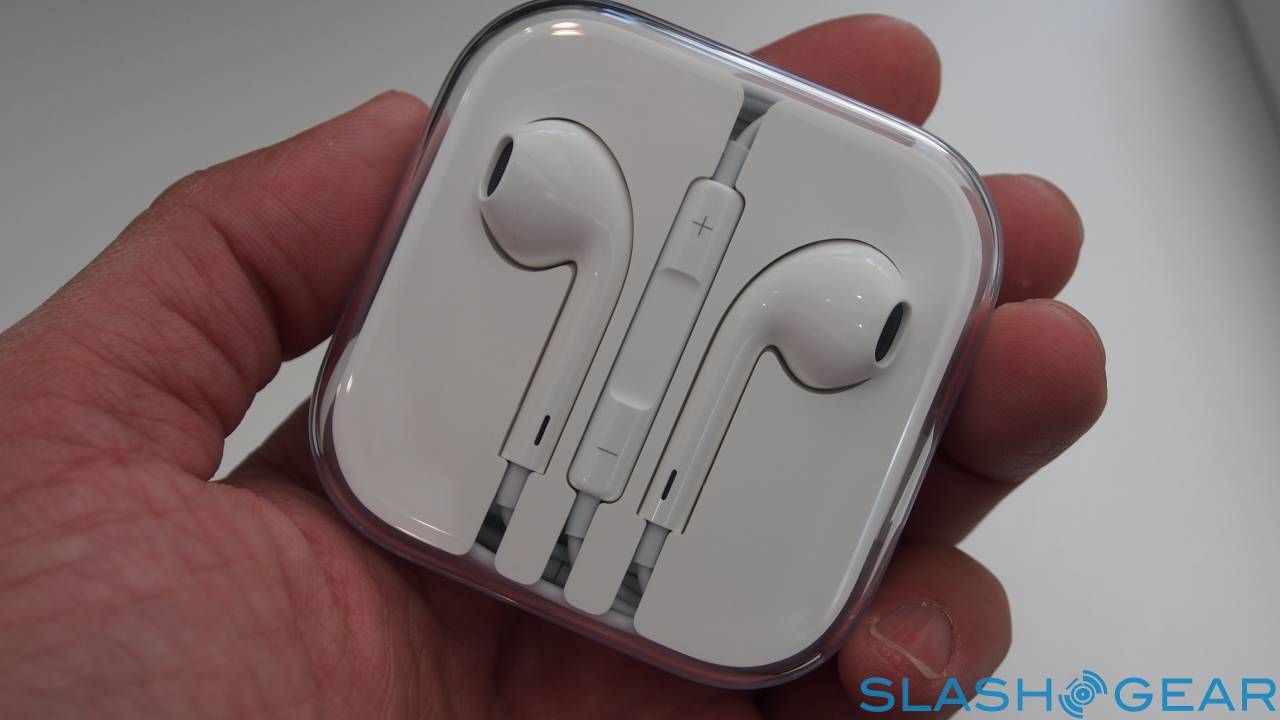 iphone 12 with earpods