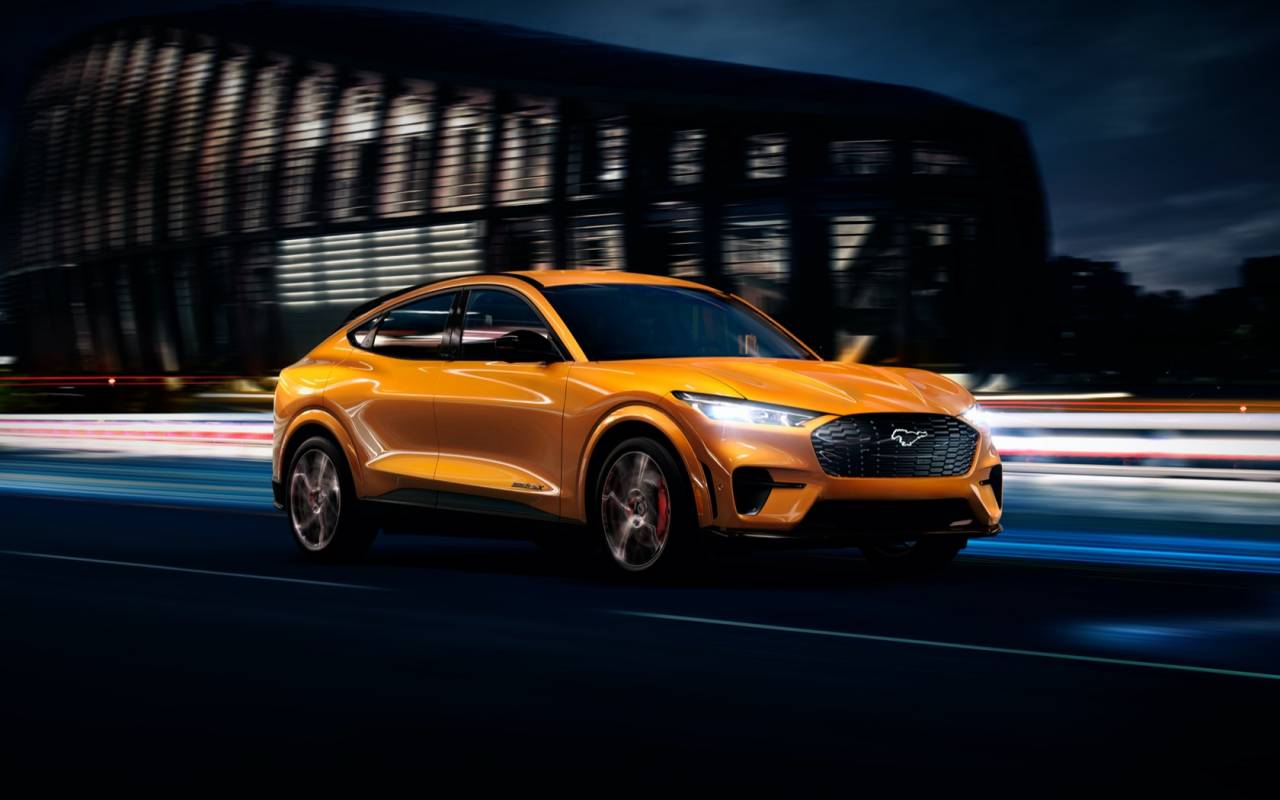 The 21 Mustang Mach E Gt Looks Pretty Epic In Ford S New Cyber Orange Slashgear