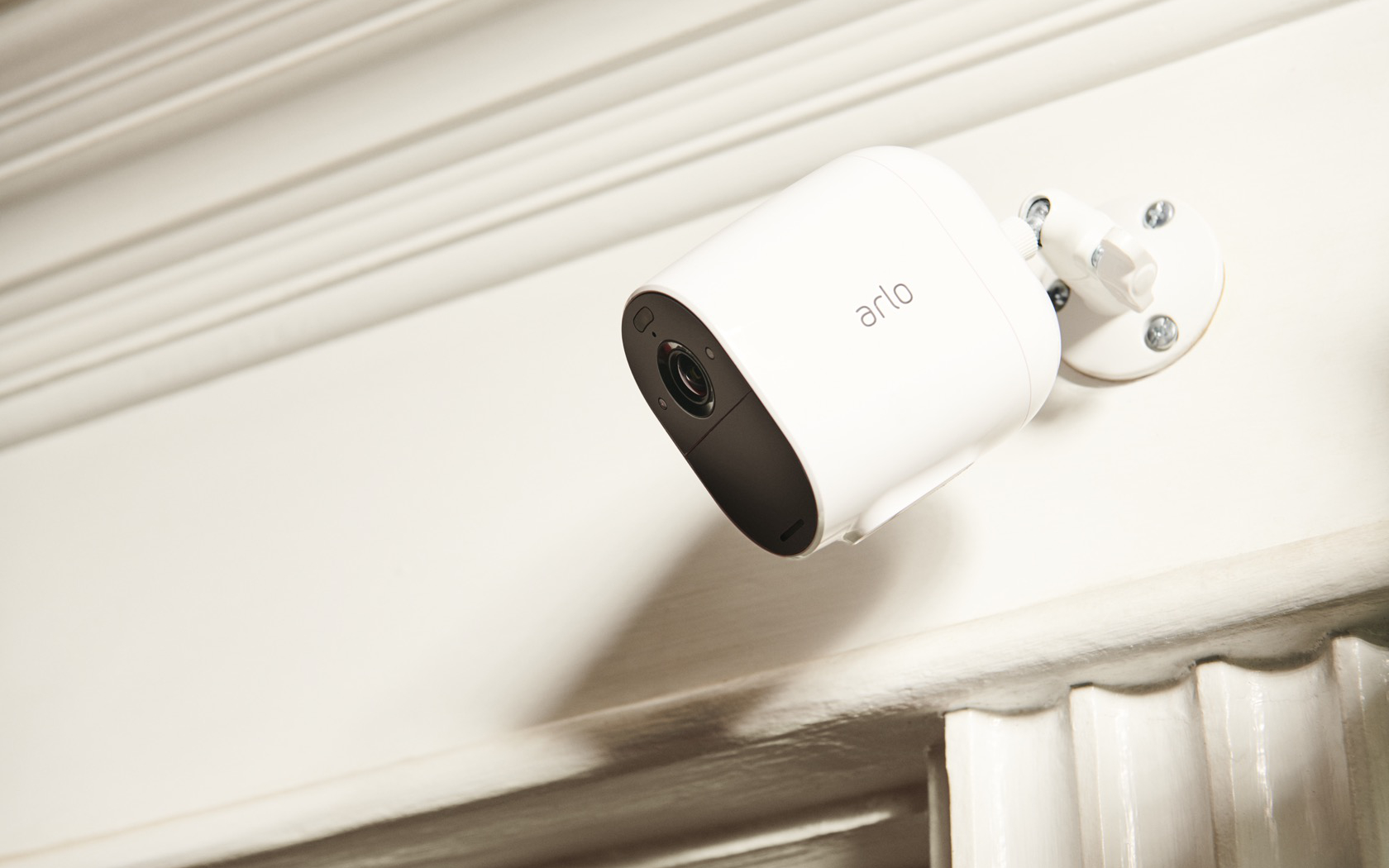 Arlo Essential Spotlight Camera offers night vision without the bridge SlashGear