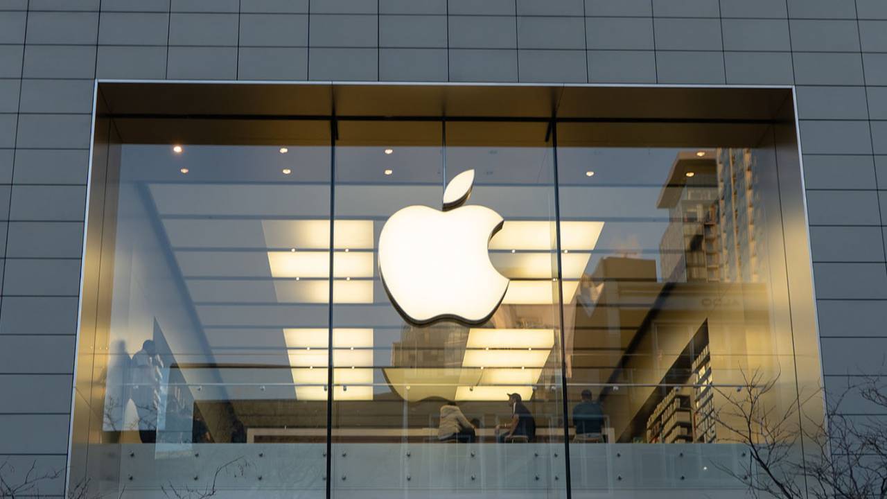Apple closes some stores again as COVID-19 spikes