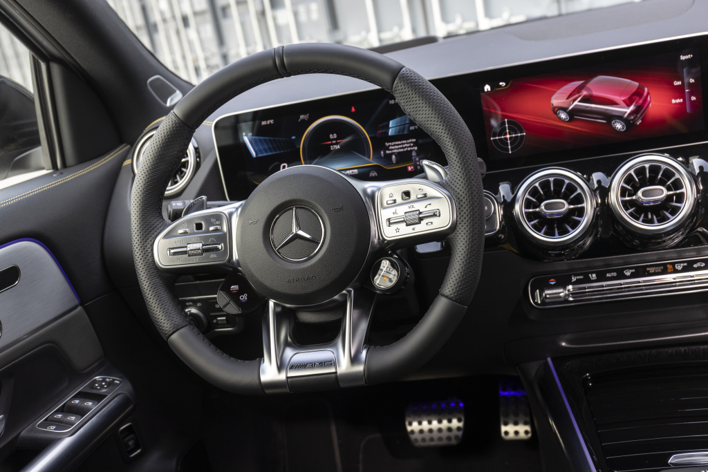 21 Mercedes Amg Gla 45 4matic Is Packing More Horsepower Under The Hood Slashgear