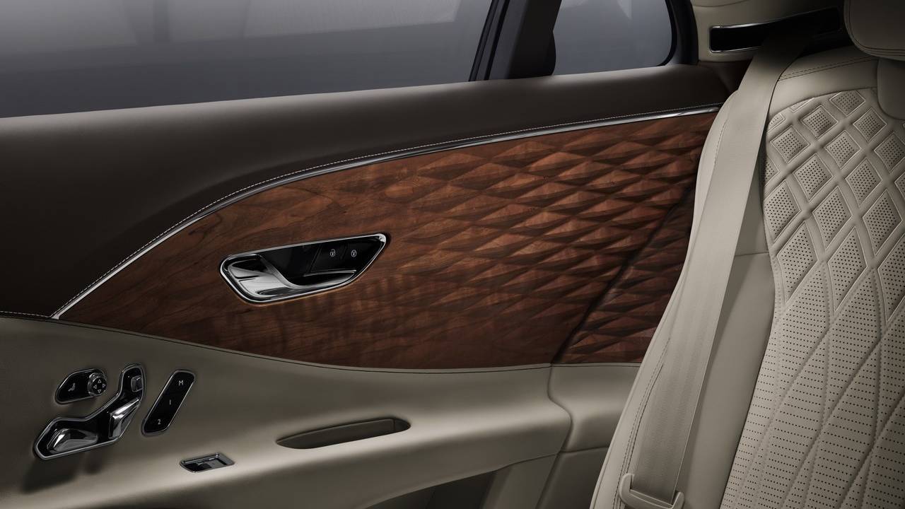 Bentley presents the world’s first 3D wood panels in the Flying Spur