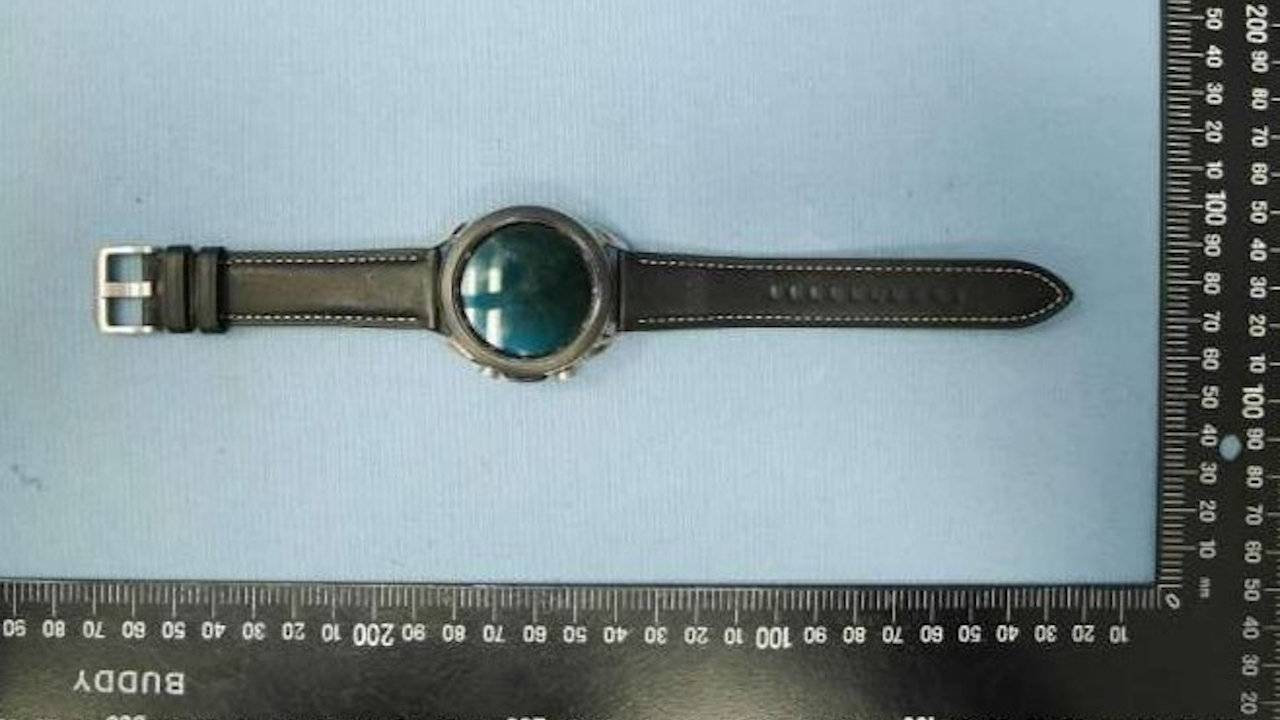 Galaxy Watch 3 strikes a pose as it passes by Taiwan’s NCC