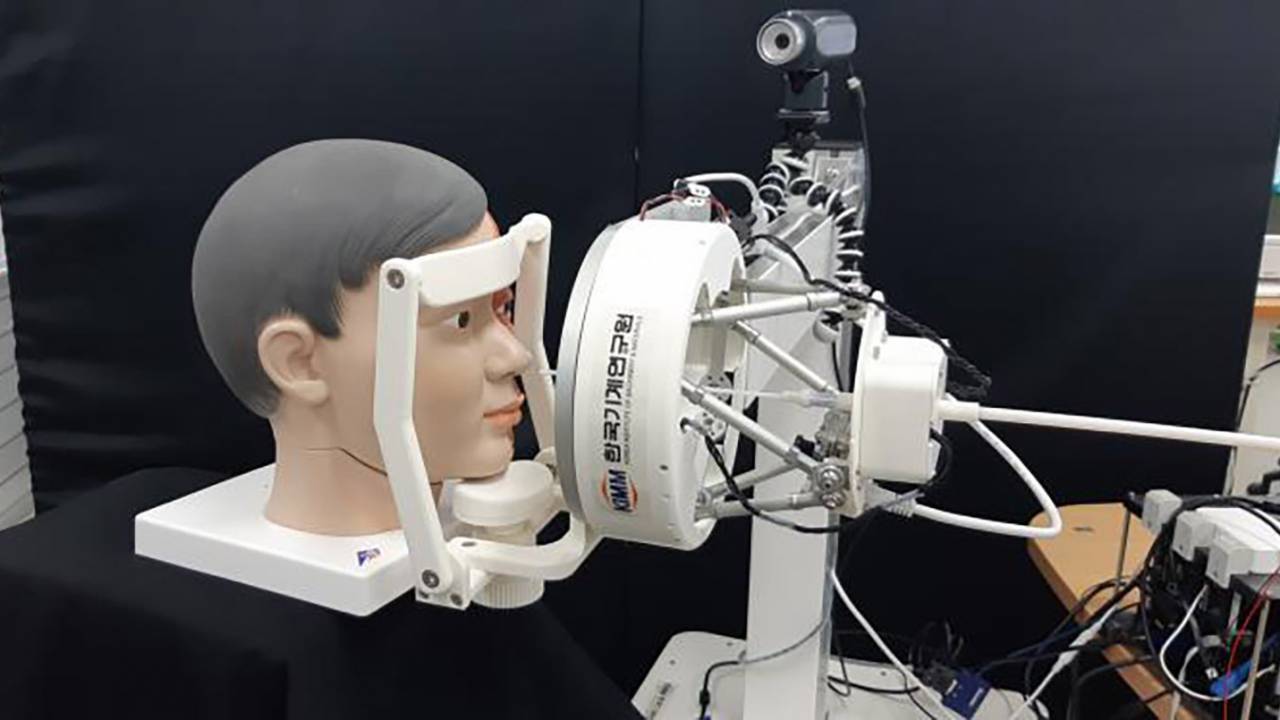 Scientists create special nose-swabbing robot to test for COVID-19