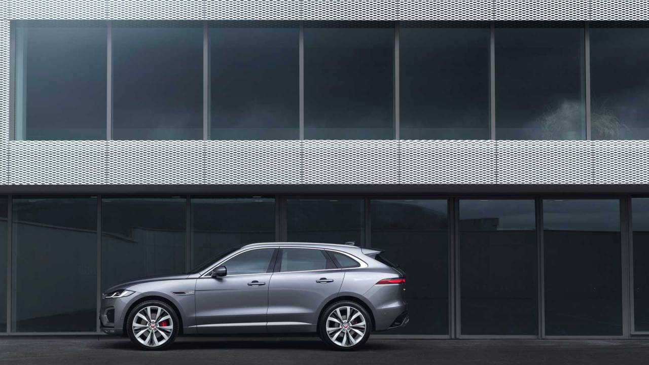 21 Jaguar F Pace Debuts Cleaner Styling And Refreshed Interior Slashgear