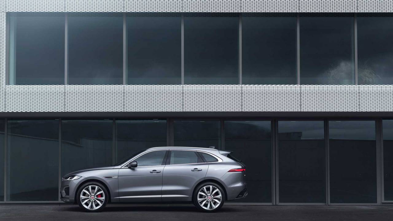 21 Jaguar F Pace Debuts Cleaner Styling And Refreshed Interior Slashgear 21 Jaguar F Pace Debuts Cleaner Styling And Refreshed Interior Slashgear