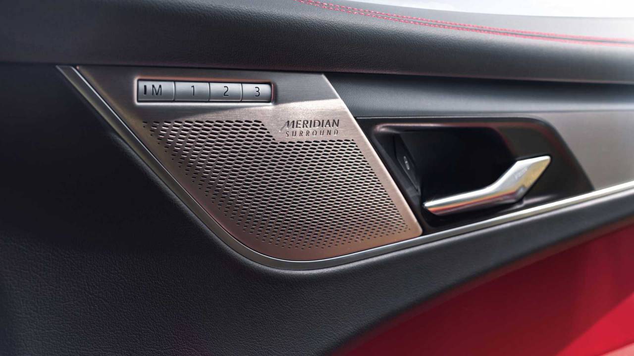 21 Jaguar F Pace Debuts Cleaner Styling And Refreshed Interior Slashgear 21 Jaguar F Pace Debuts Cleaner Styling And Refreshed Interior Slashgear