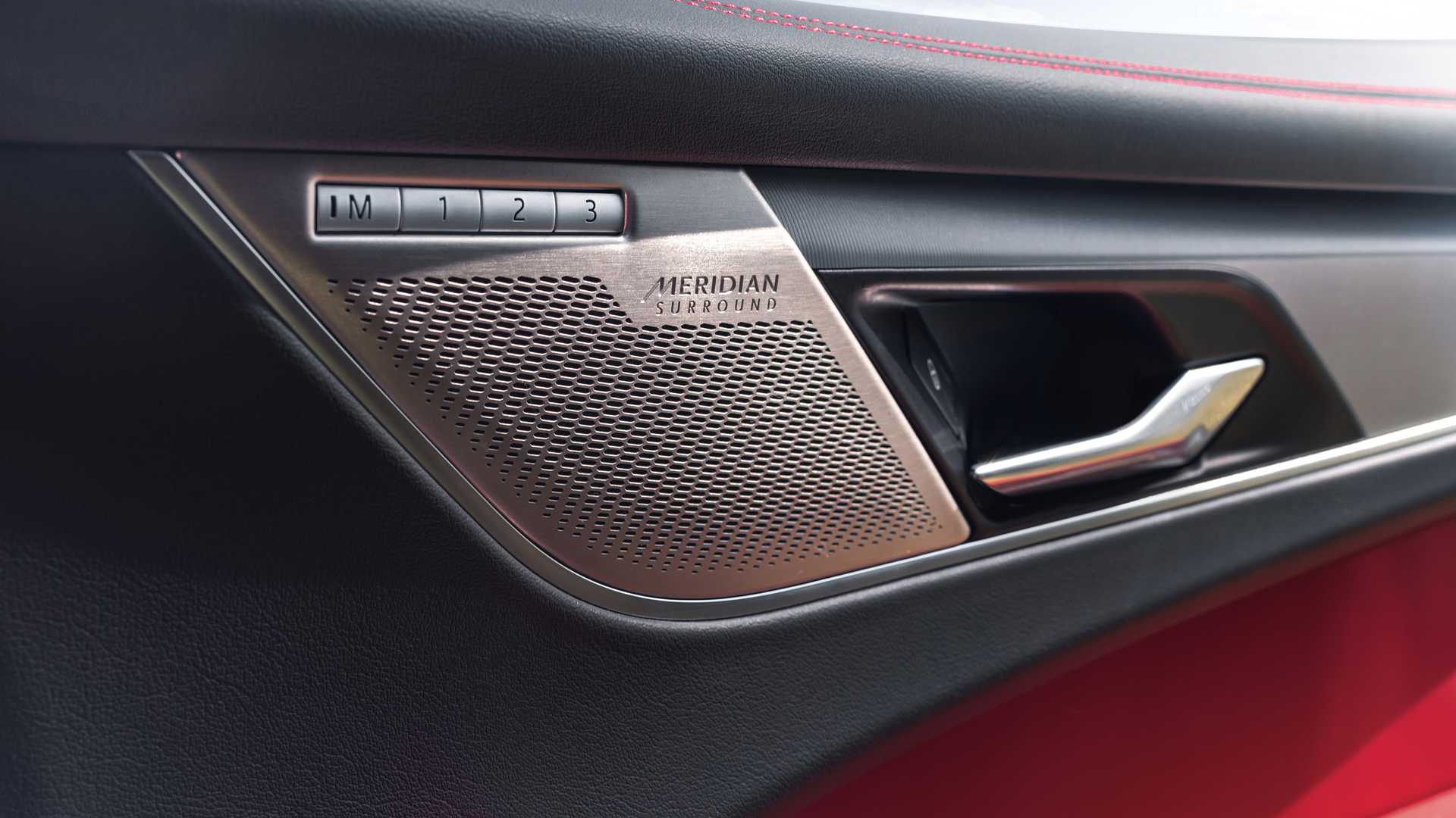 21 Jaguar F Pace Debuts Cleaner Styling And Refreshed Interior Slashgear 21 Jaguar F Pace Debuts Cleaner Styling And Refreshed Interior Slashgear
