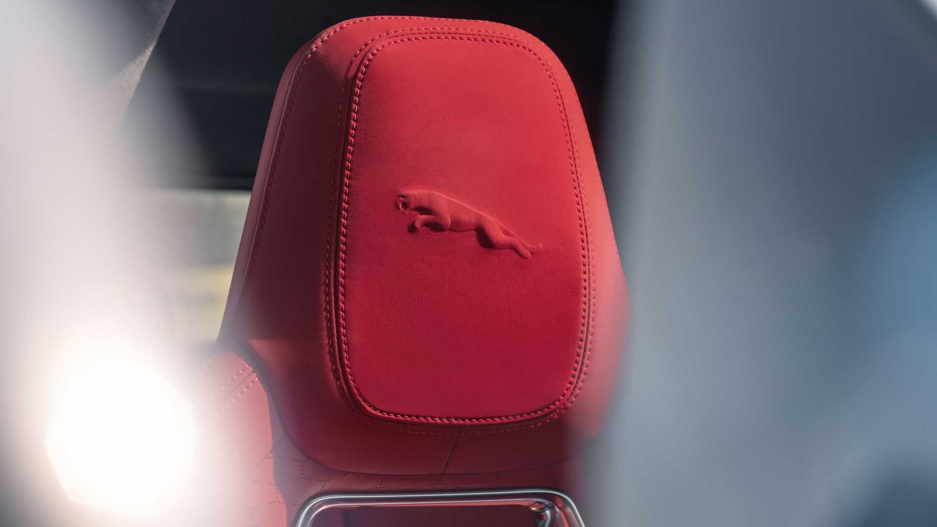21 Jaguar F Pace Debuts Cleaner Styling And Refreshed Interior Slashgear 21 Jaguar F Pace Debuts Cleaner Styling And Refreshed Interior Slashgear