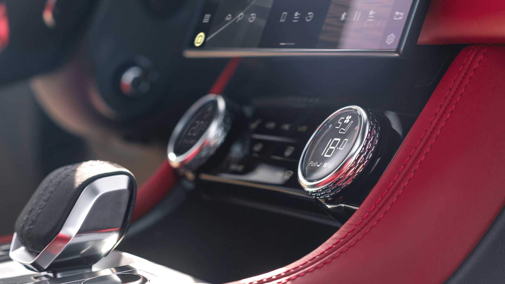 21 Jaguar F Pace Debuts Cleaner Styling And Refreshed Interior Slashgear 21 Jaguar F Pace Debuts Cleaner Styling And Refreshed Interior Slashgear