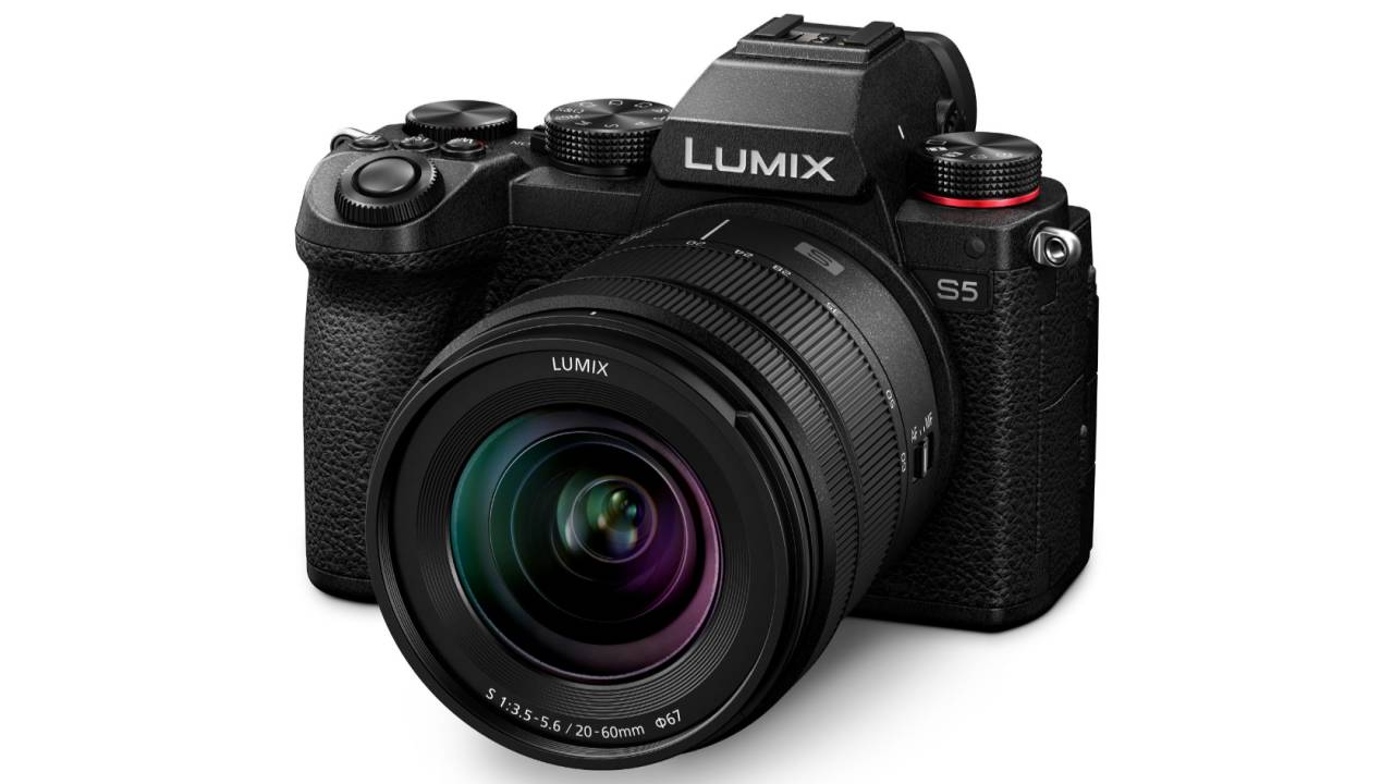 Panasonic LUMIX S5 shrinks 4K mirrorless camera with pro-tech