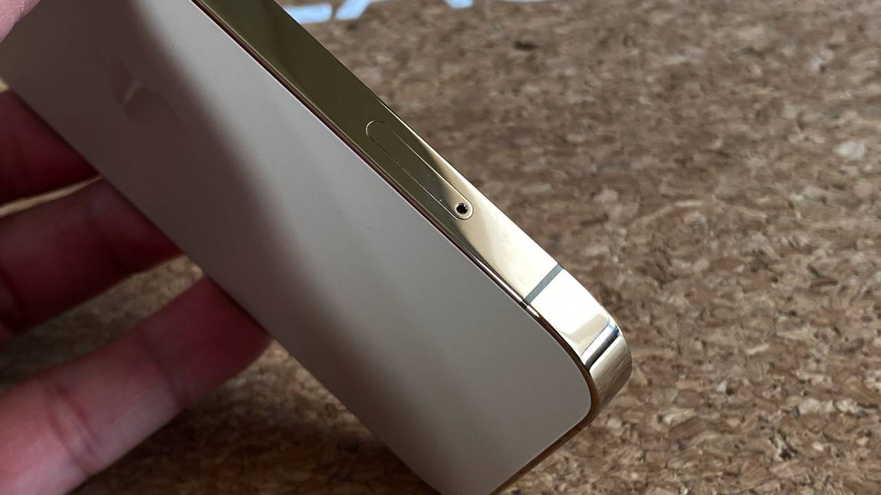The Gold Iphone 12 Pro Is Just So Darn Pretty Hands On Slashgear The Gold Iphone 12 Pro Is Just So Darn Pretty Hands On Slashgear