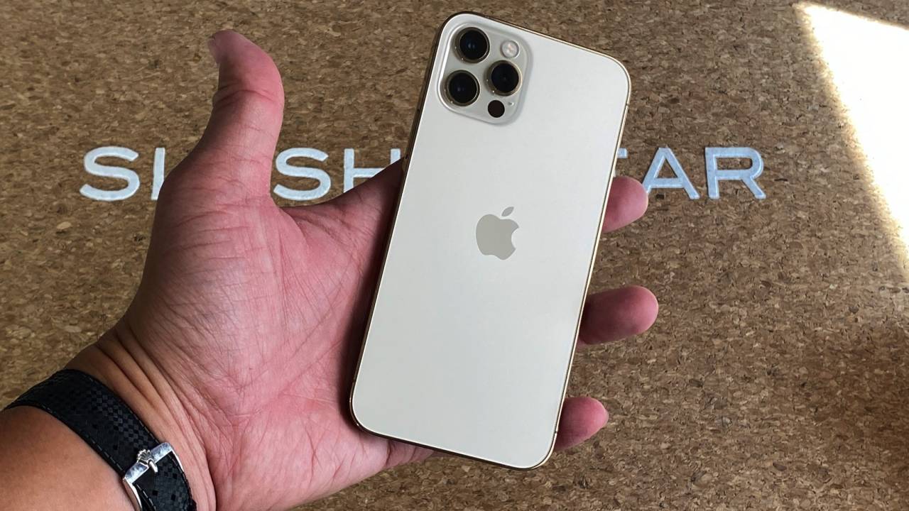 The Gold Iphone 12 Pro Is Just So Darn Pretty Hands On Slashgear The Gold Iphone 12 Pro Is Just So Darn Pretty Hands On Slashgear