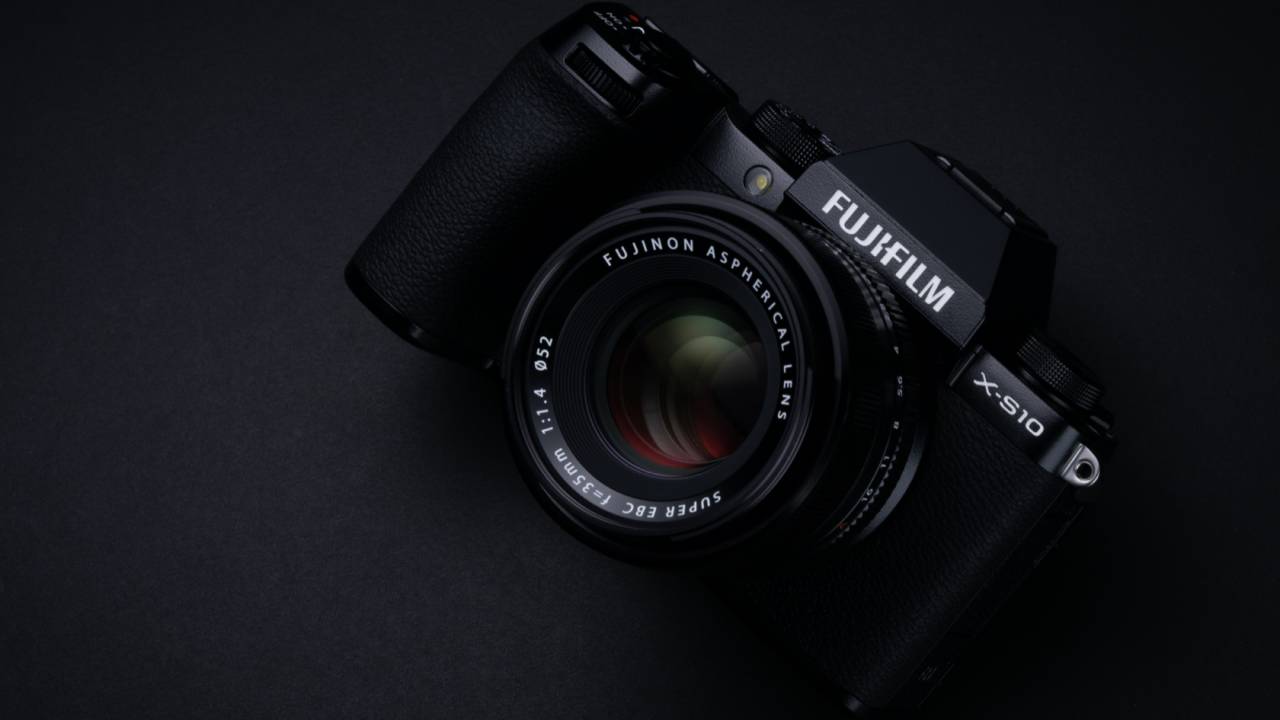 Fujifilm X-S10 squeezes vlogger-friendly super-stabilization into $1k camera
