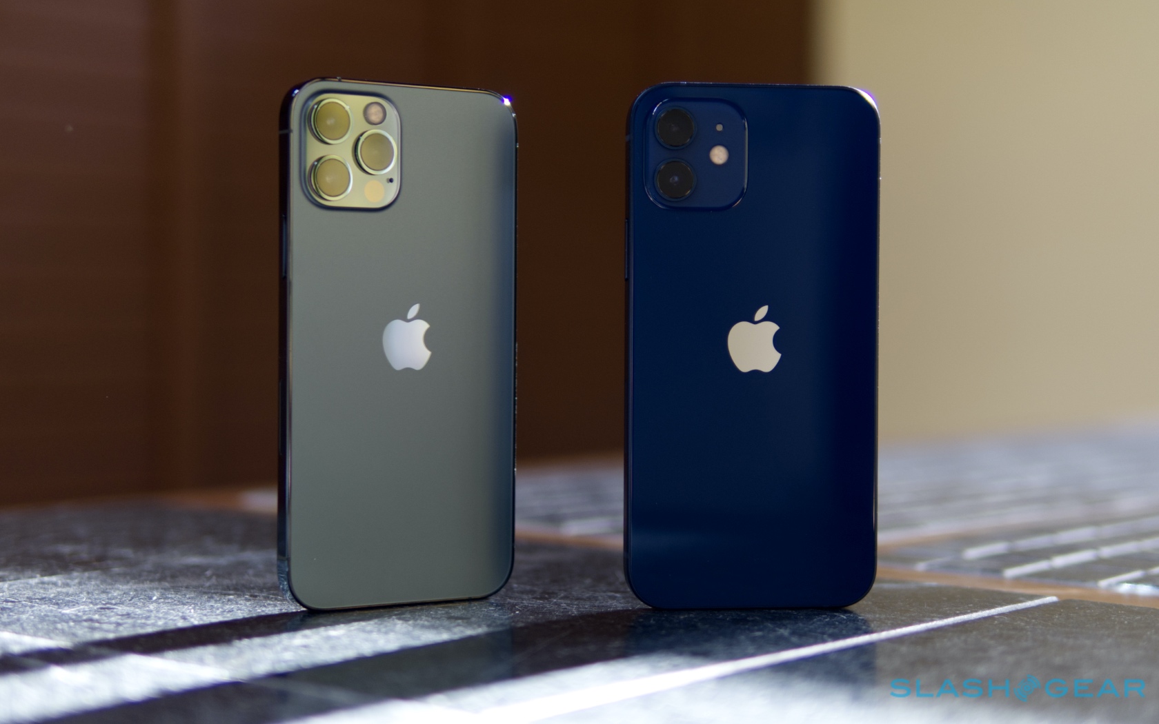The Gold Iphone 12 Pro Is Just So Darn Pretty Hands On Slashgear The Gold Iphone 12 Pro Is Just So Darn Pretty Hands On Slashgear