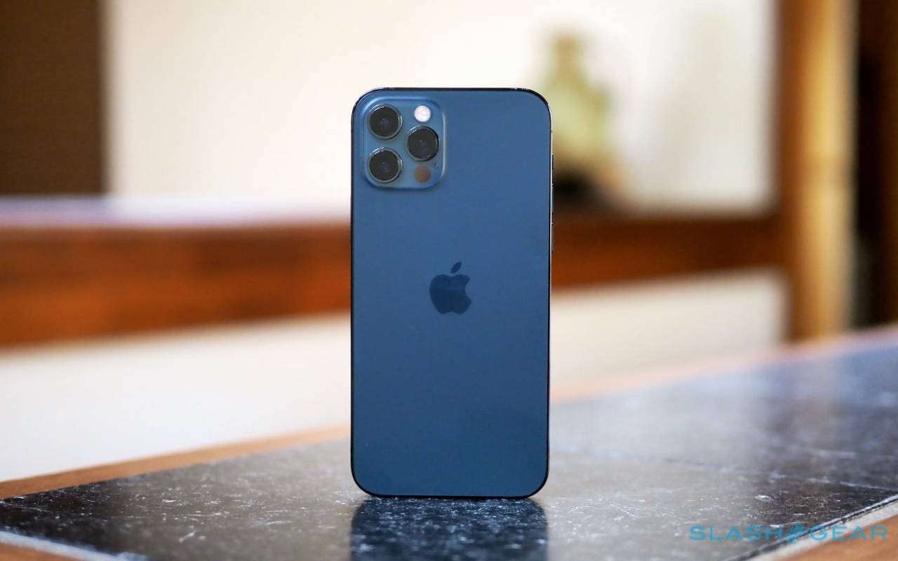 Apple Iphone 12 And 12 Pro Review Look Beyond 5g Slashgear Apple Iphone 12 And 12 Pro Review Look Beyond 5g Slashgear