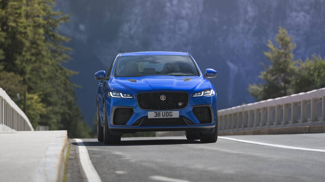 21 Jaguar F Pace Svr Debuts With More Torque Added Speed And Better Refinement Slashgear 21 Jaguar F Pace Svr Debuts With More Torque Added Speed And Better Refinement Slashgear