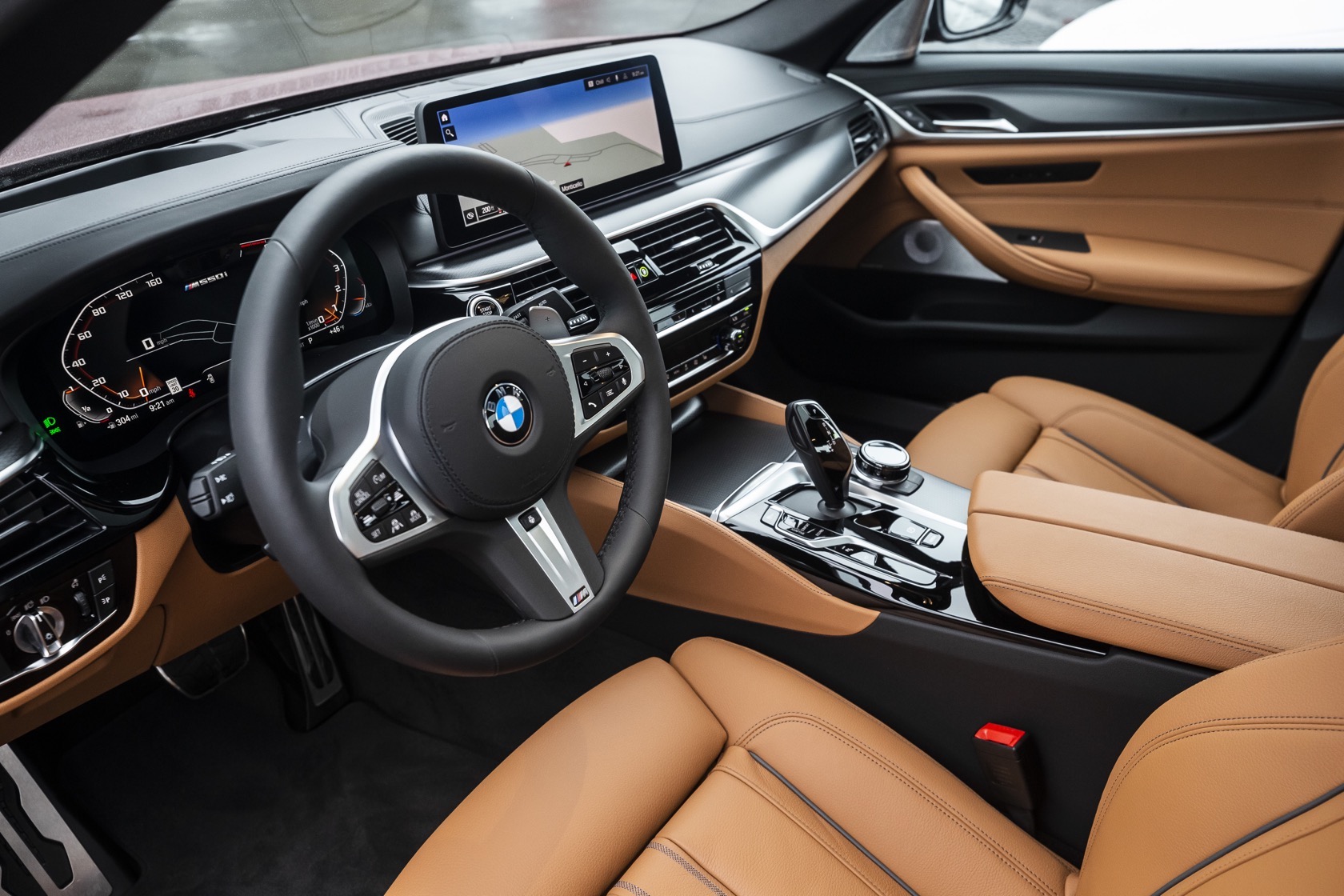 BMW 550i 2020 салон