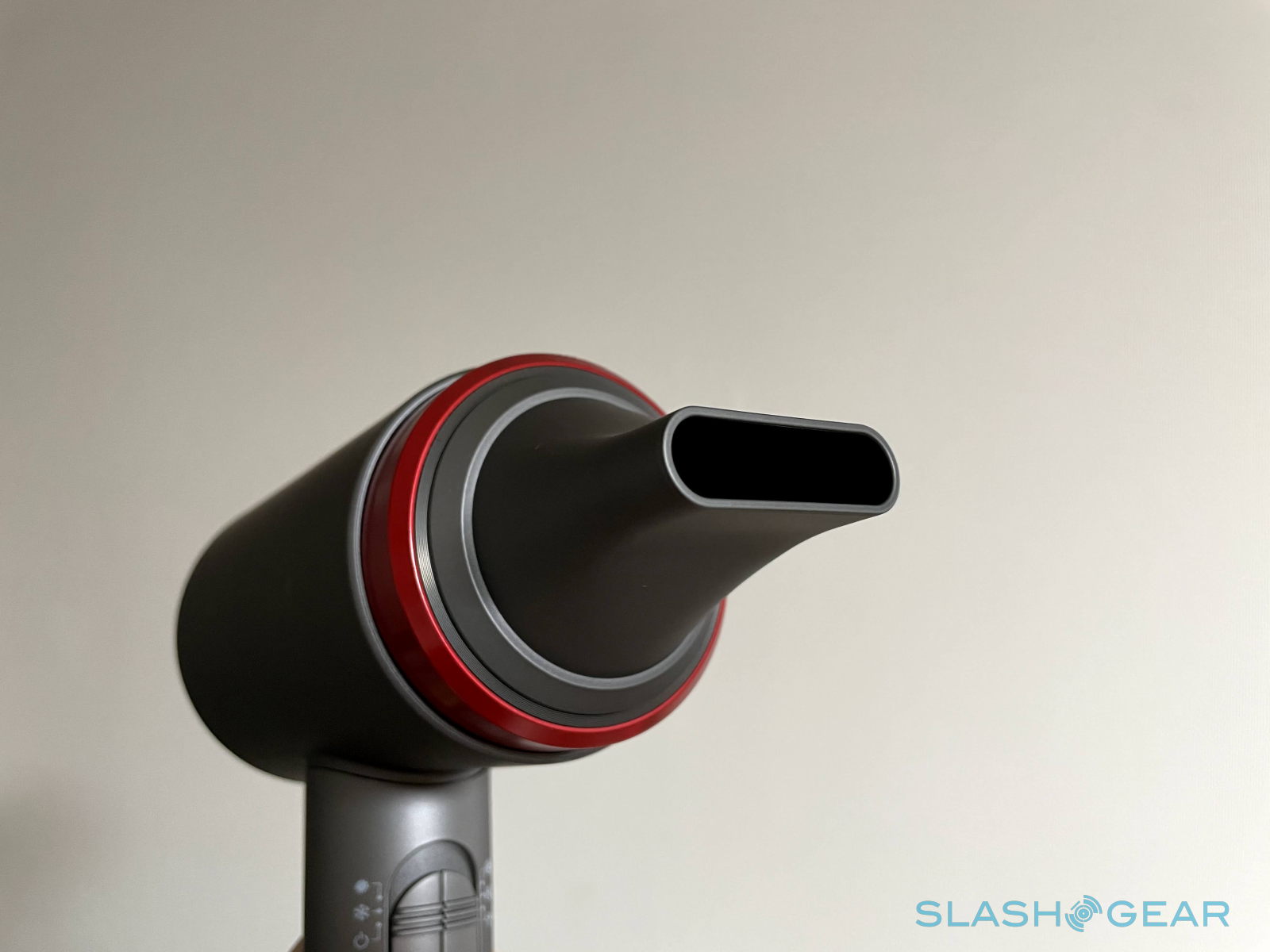 Lylux cordless and bladeless hair dryer review SlashGear