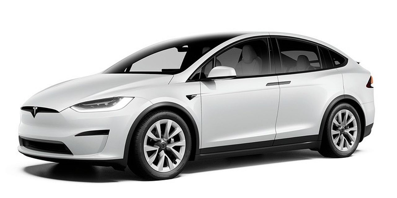 2021 Tesla Model X Plaid: Three motors, a thousand horsepower, and a yoke