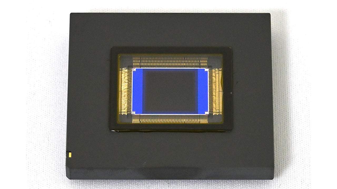 Nikon 1-inch stacked CMOS sensor boasts 1000 fps shooting
