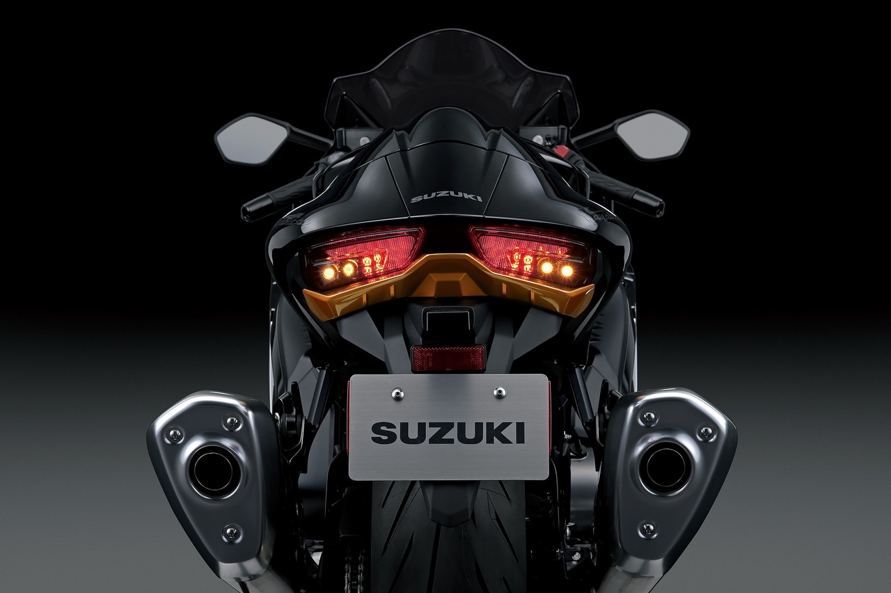 2022 Suzuki Hayabusa returns with sharper styling and new tech SlashGear