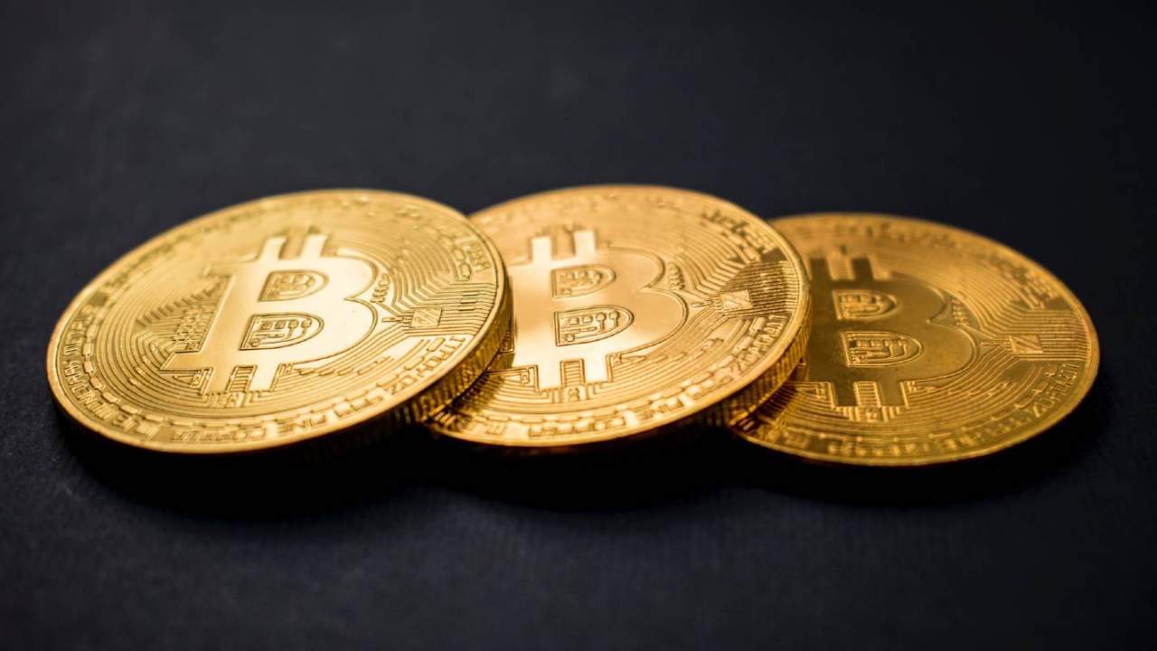 who decides how many bitcoins there are