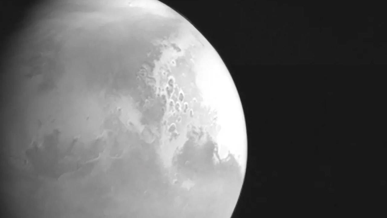 China’s Tianwen-1 sends first photo of Mars