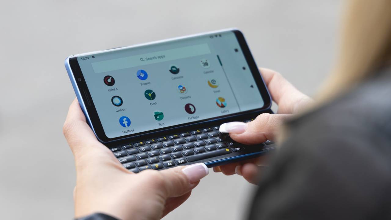 F X Tec S Pro1 X Qwerty Smartphone Delayed By Chipset Change Slashgear