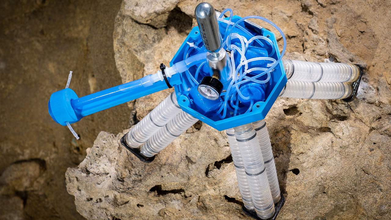 Air-powered robot uses no electronics - SlashGear