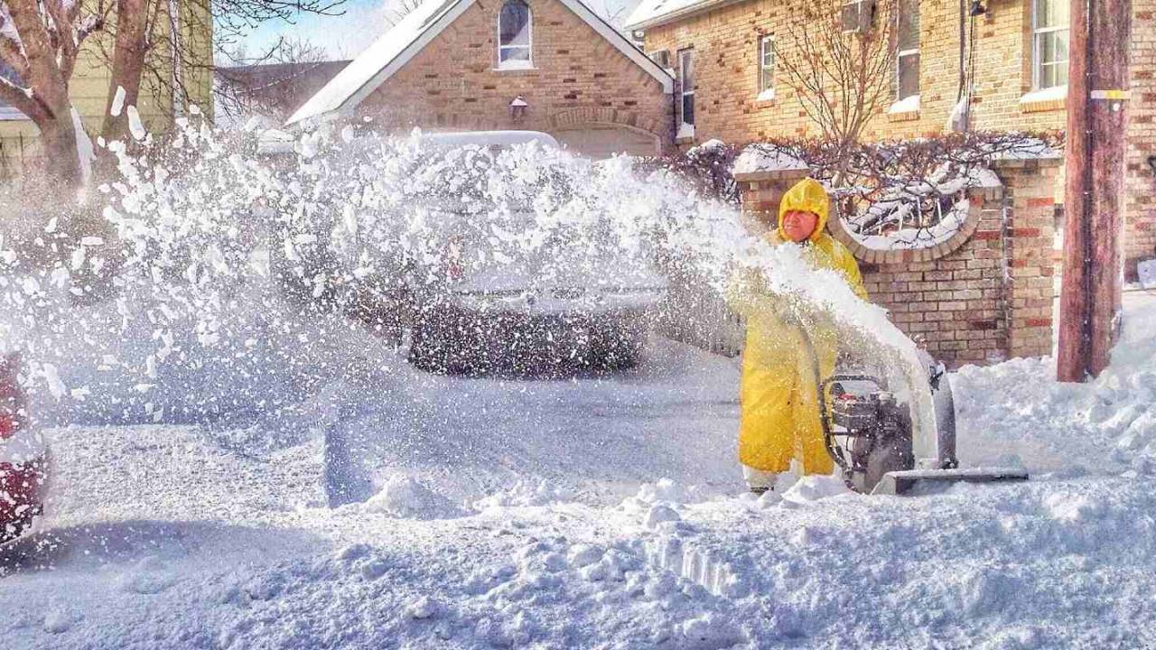 Snow blowers recalled over defect that puts users at risk of amputation