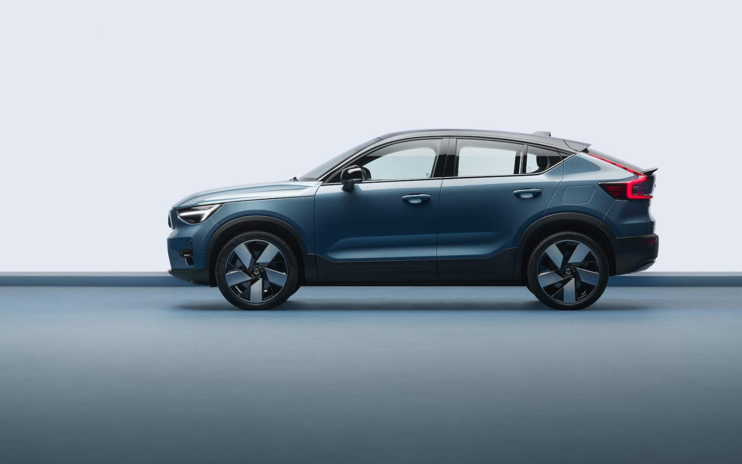 2022 Volvo C40 Recharge electric crossover coupe aims to upend car