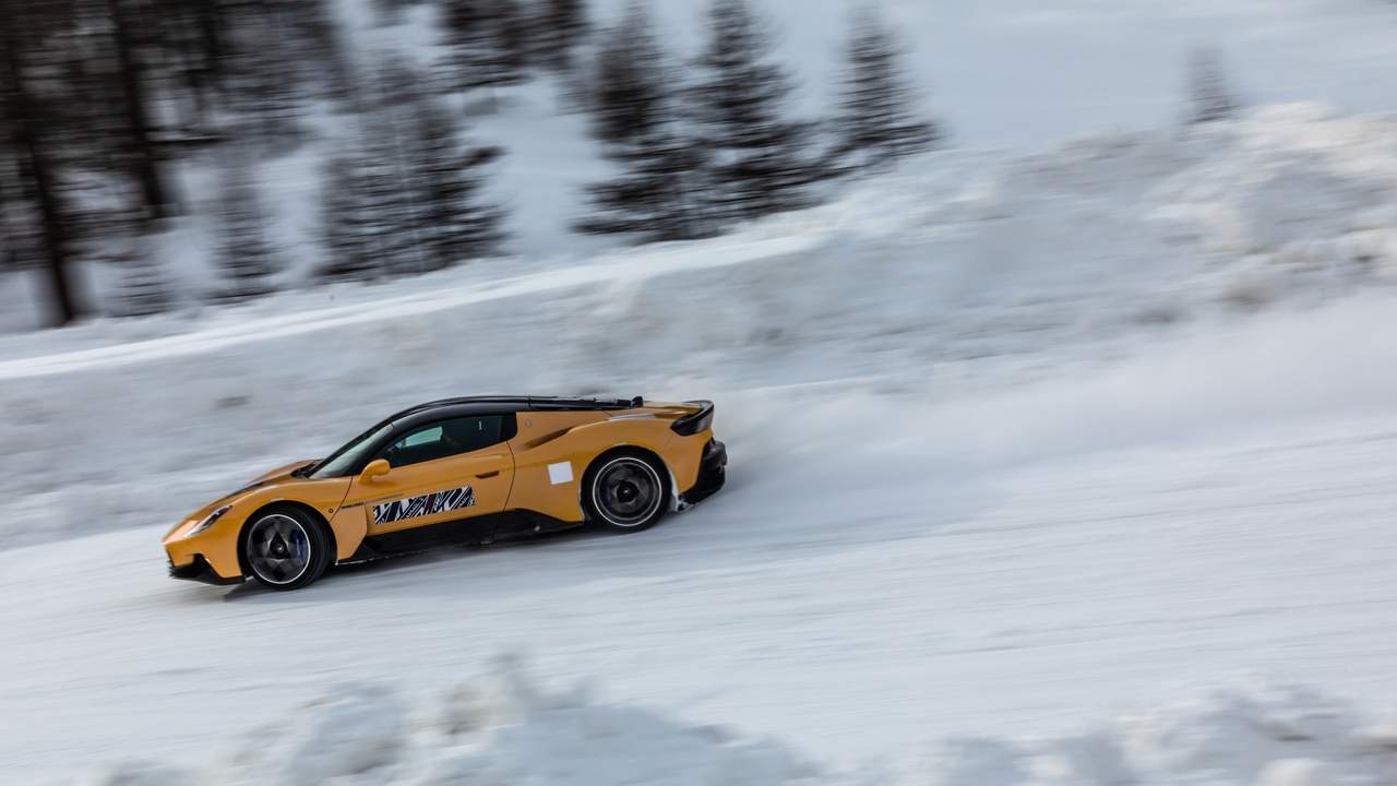 Here’s the Maserati MC20 frolicking in the snow