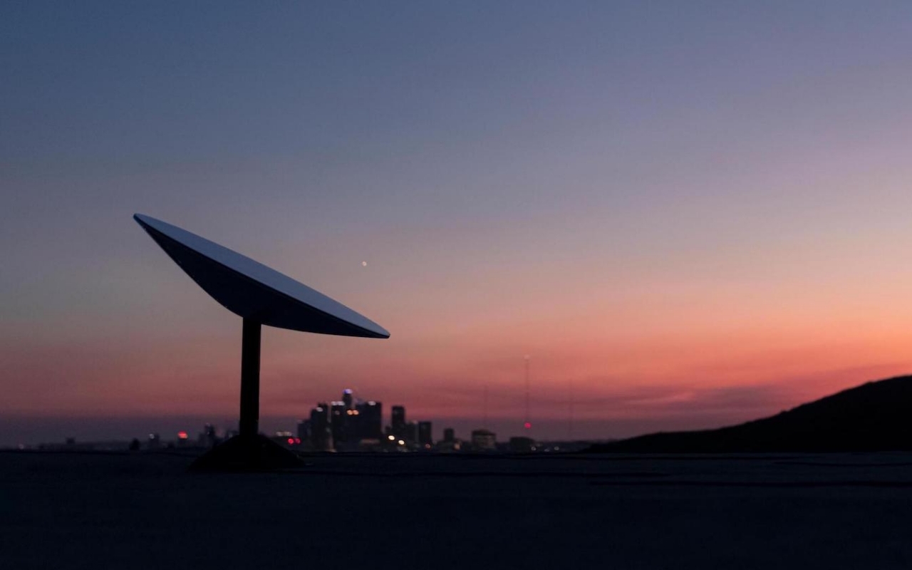 Spacex Wants To Put Starlink Satellite Dishes On Large Vehicles Slashgear
