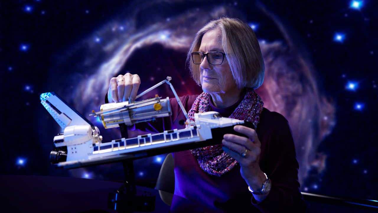 LEGO NASA Space Shuttle Discovery, Hubble get checked by Dr. Kathy Sullivan