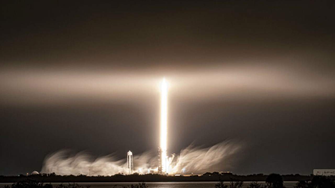 Debris from a Falcon 9 rocket made for an impressive light show in the sky