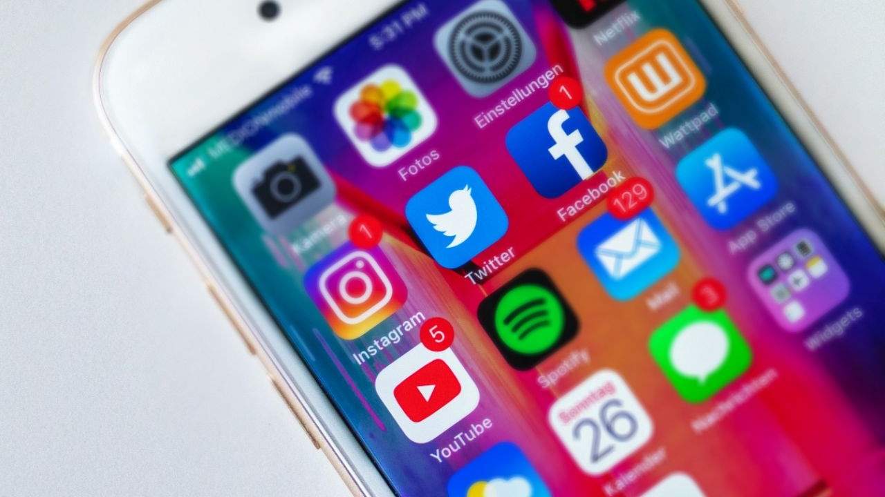 Facebook app will soon play Spotify music with Project Boombox