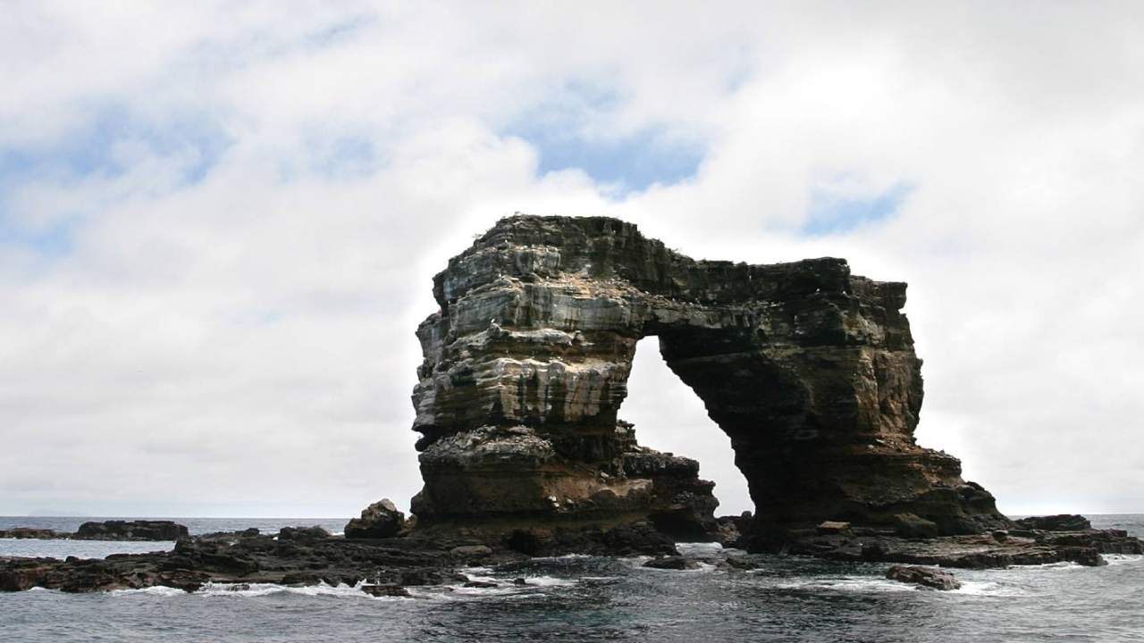 Galápagos Islands’ iconic Darwin’s Arch rock structure has collapsed
