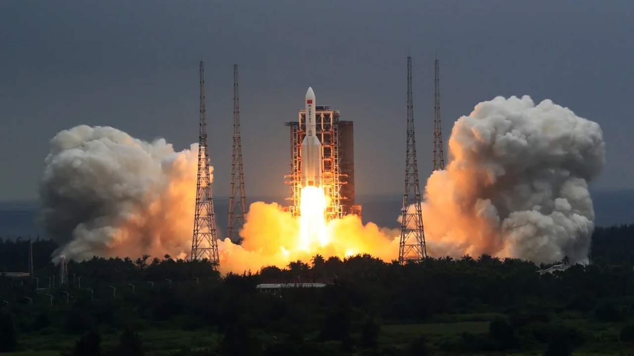 A Chinese Rocket Will Make An Uncontrolled Reentry In The Coming Days Slashgear A Chinese Rocket Will Make An Uncontrolled Reentry In The Coming Days Slashgear
